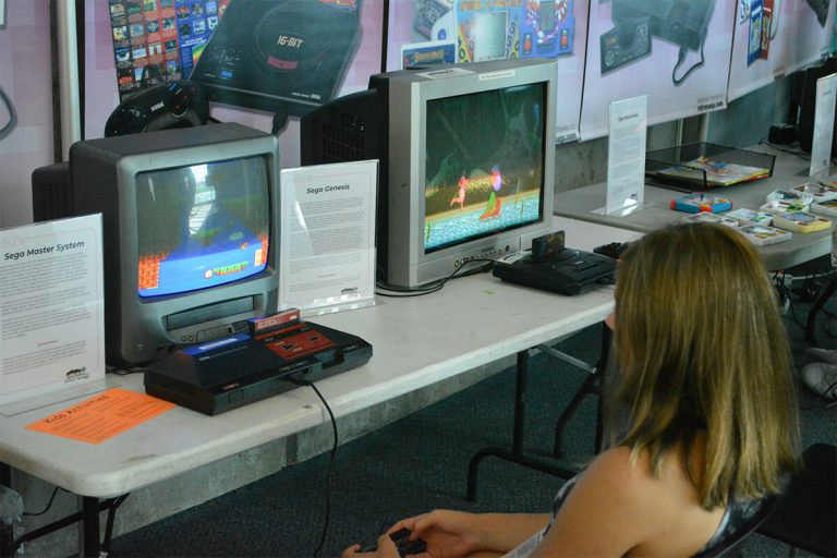 در نمایشگاه LI Retro Timeline of Consoles، Sega Master System را بازی کنید